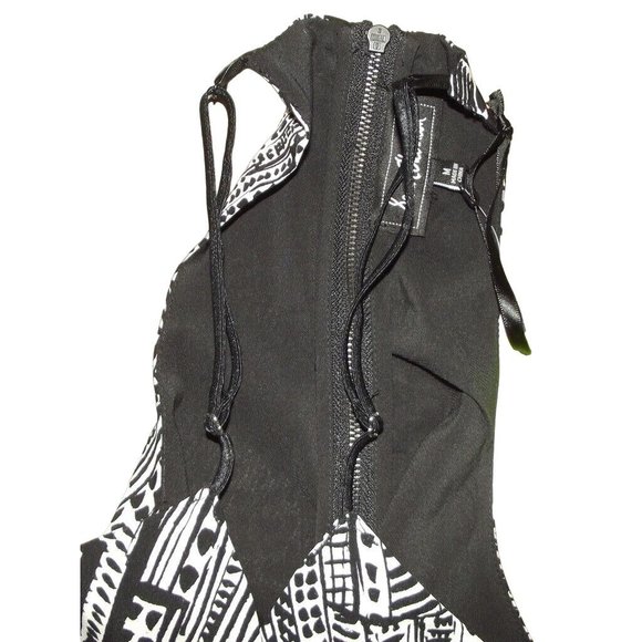 Sam Edelman Shorts Romper Size Medium Black White Modern Geo Print Wrap V-neck - Picture 8 of 11